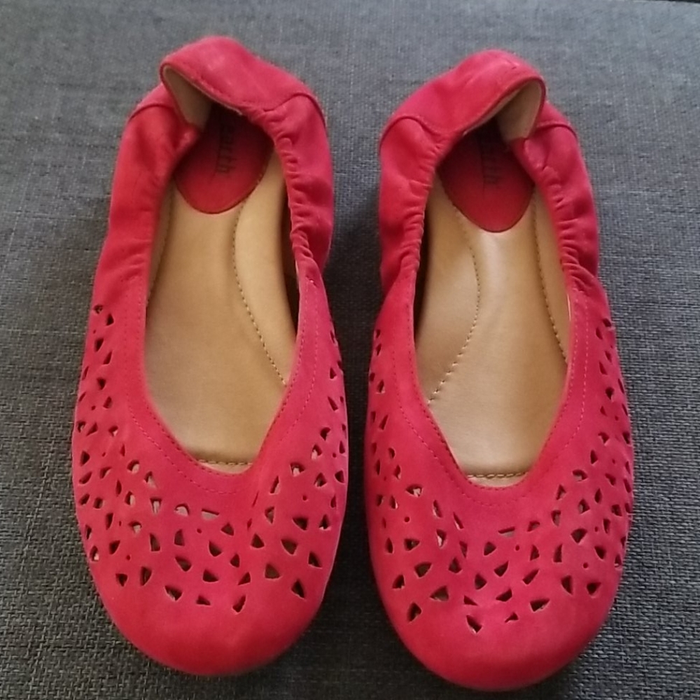 NWOT  earth flats sz 11